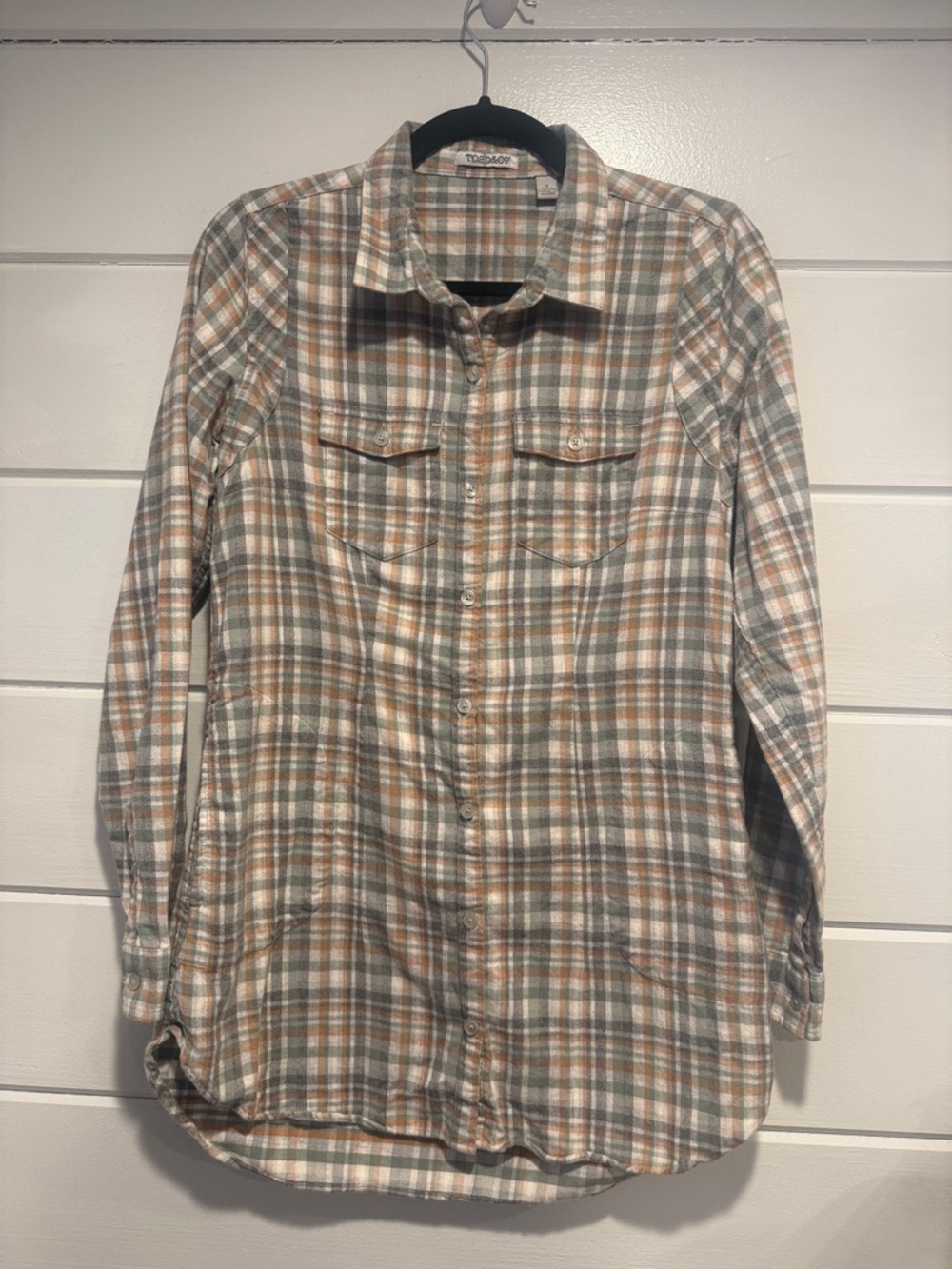 Toad&Co women’s Plaid Button-Down Shirt in Tan, Green & Cream.  Size - Small